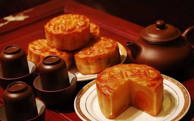 吃月饼.jpg